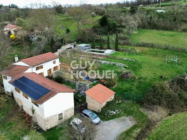 Maison familiale -192 m² - 4 chambres - Piscine - Terrain 2 358 m² - Belle vue