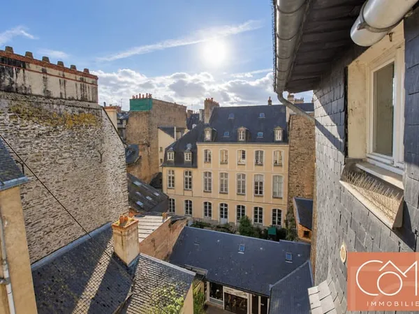 EN EXCLUSIVITE CHEZ CÔME IMMOBILIER RENNES - APPARTEMENT T2 - DERNIER ETAGE - 45,35M² - CENTRE HISTO