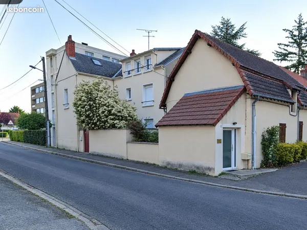 Maison de ville à 900m de la Porte de Paris