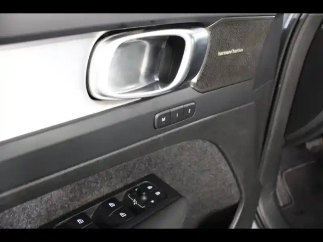 Volvo Xc40 t5 recharge 180 + 82ch plus dct 7 — photo 10