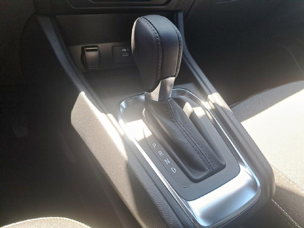 Renault Captur mild hybrid 160 edc techno — photo 14