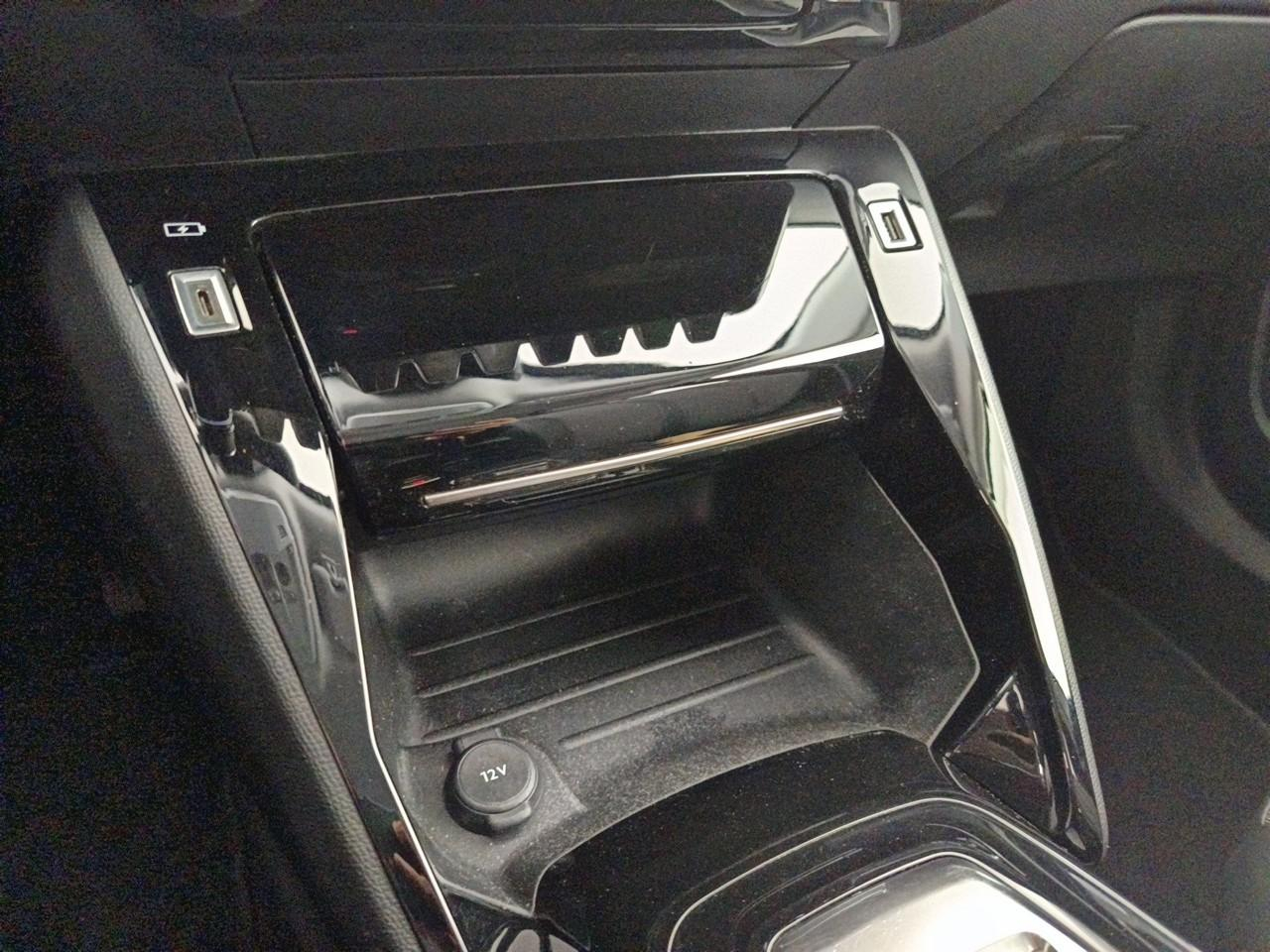Peugeot 2008 puretech 130 s&s eat8 allure pack — photo 29