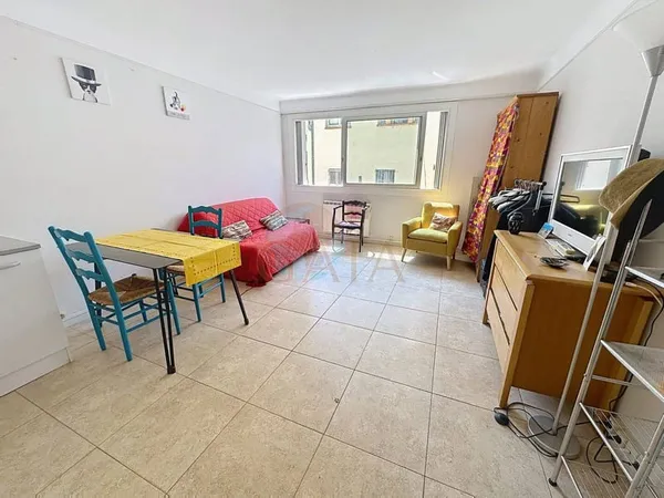 Studio 1 pièce 28 m²