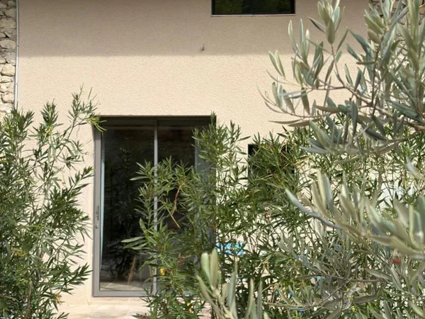 Appartement en pleine camapagne avec piscine