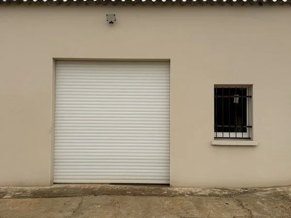 Local dépôt entrepôt garage