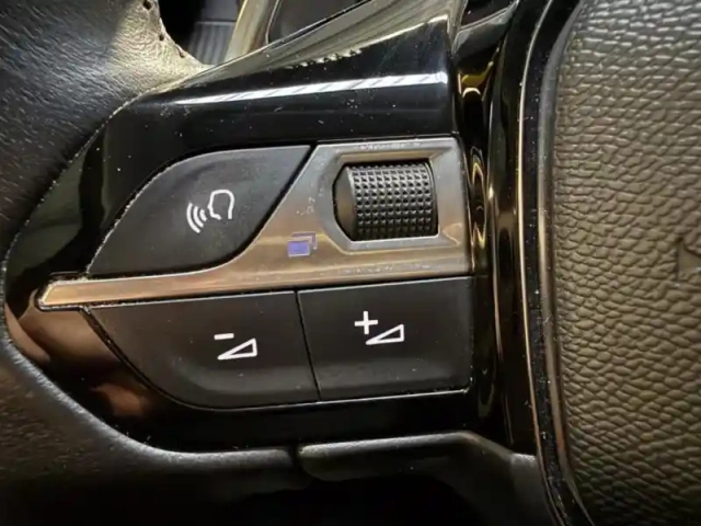 Peugeot 208 1.2 puretech 100ch s&amp;s roadtrip eat8 — photo 15