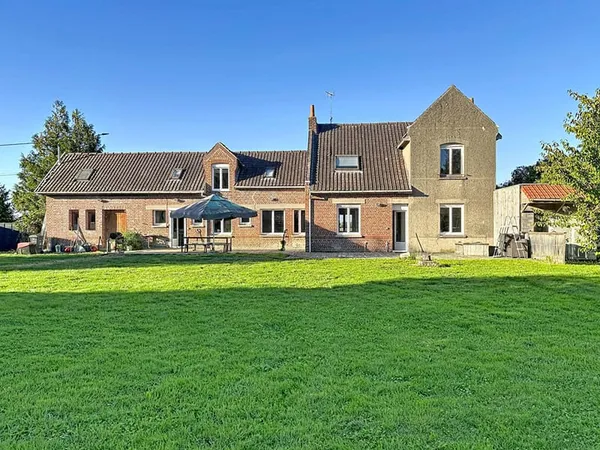 Maison style longère sur 1 hectare de terrain