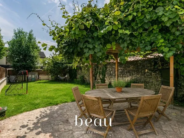 Maison 8 pièces 210 m²