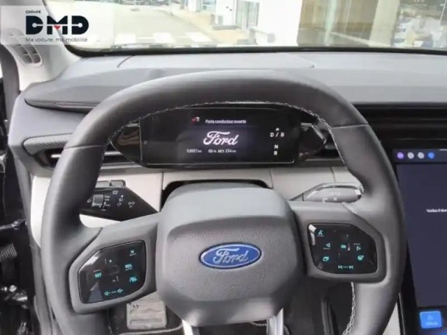 Ford Explorer 286ch extended range 77kwh pack premium rwd — photo 7