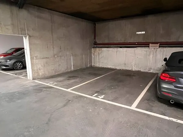 Place de parking sécurisée en sous-sol avec borne de recharge EV - Krutenau / Rue de Zurich