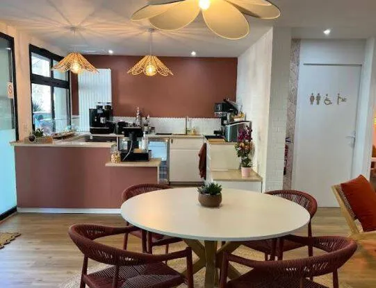 Local commercial 1 pièce 84 m²