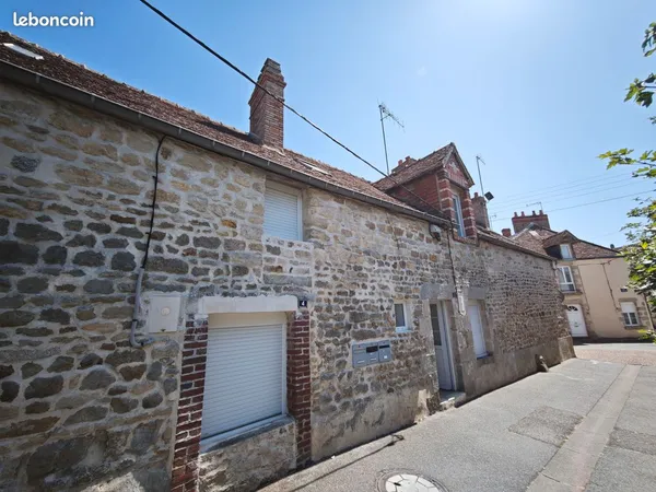 Immeuble de 3 studios loués loyers assurés