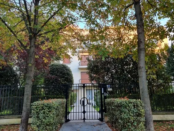 NEUILLY-SUR-SEINE -2 Pièces Meublé de 61 m² avec Balcon, secteur Saussaye/Argenson