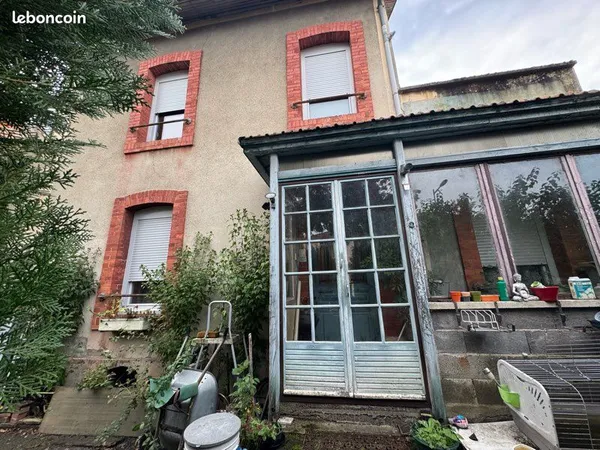 À VENDRE - Maison de 250 m² avec jardin de 800 m², grand garage et cave