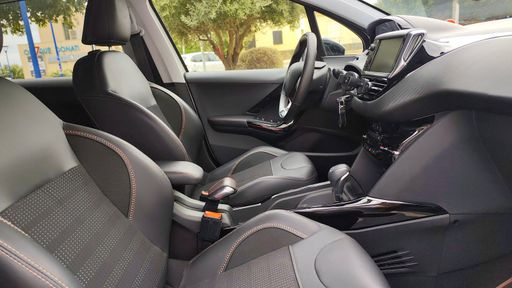 Peugeot 2008 1.2 PureTech 130 EAT6 - GT Line – 2019 – 48133 km – Essence – Boîte Automatique — photo 16