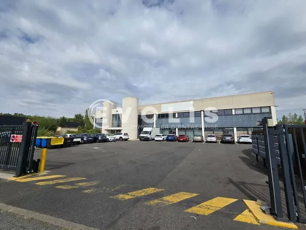 Local d'activité 233 m²