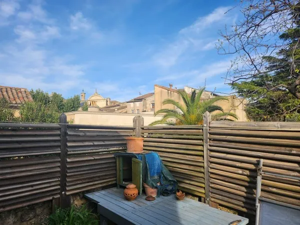 Un bel appartement avec terrasse panoramique à UZES