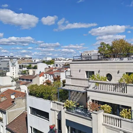 Levallois-Perret rue Rivay - 2 pièces de 33 m², 7ème étage avec ascenseur, entièrement rénové