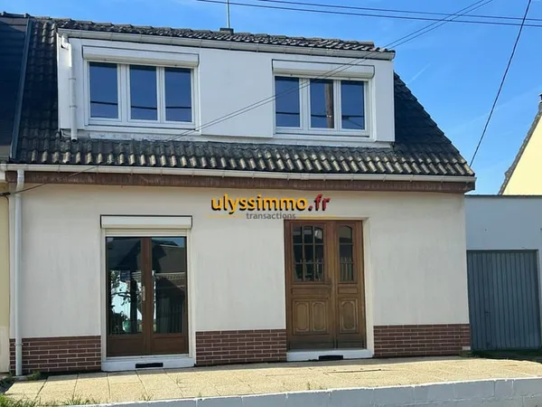 Maison de trois chambres avec garage terrasse et jardin