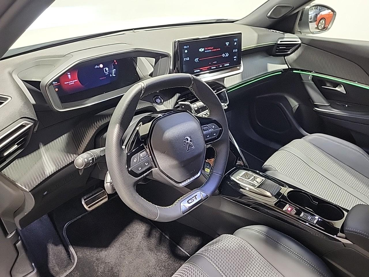 Peugeot 2008 puretech 130 s&s eat8 gt — photo 9