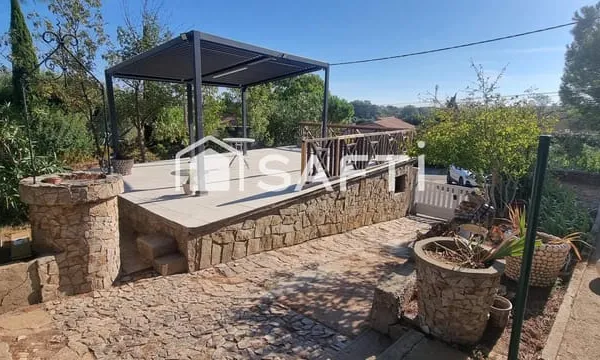 Pavillon plain-pied, belle parcelle.