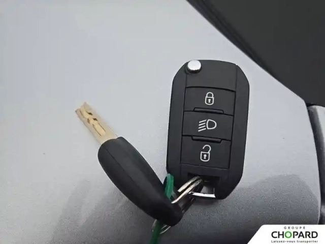 Peugeot 208 puretech 75 s&amp;s bvm5 — photo 95