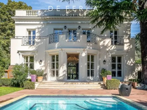 Maison d'exception avec jardin et piscine chauffée