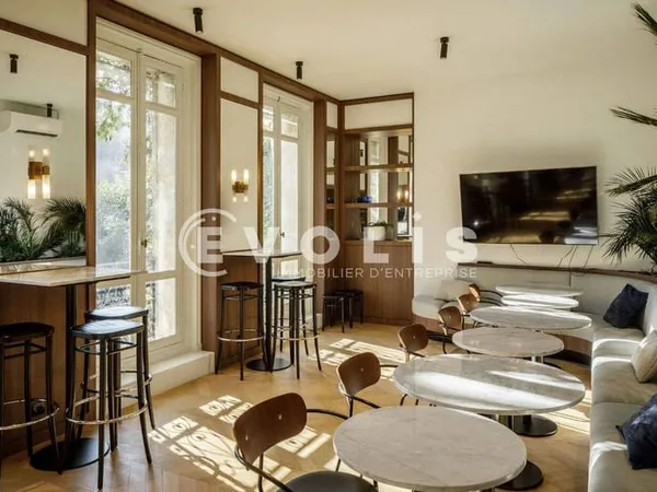Bureaux 979 m²