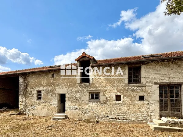 Maison et dependances a renover