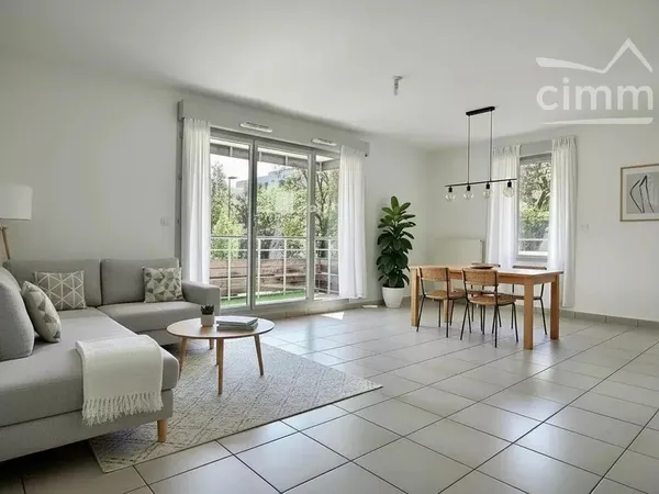 APPARTEMENT MEYLAN T4 + GARAGE + PARKING PRIVE