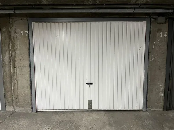 Garage fermé sécurisé