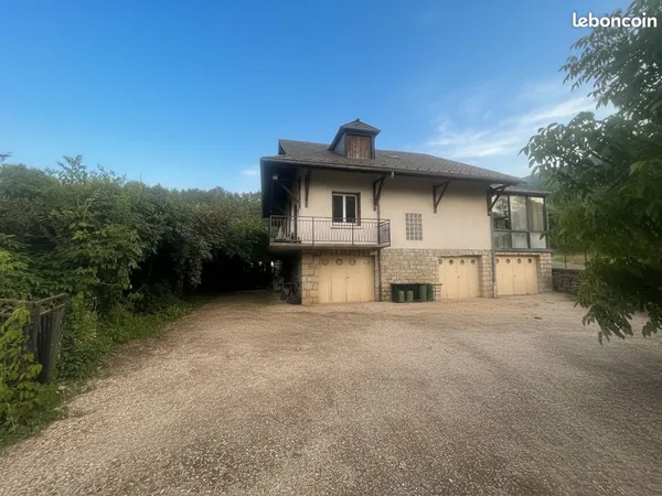 Maison 10 pièces 250 m²