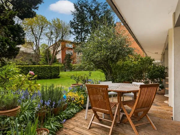 LE PRE-SAINT-GERVAIS - 3 pièces 79 m² - grande terrasse plein sud sur jardin