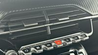 Peugeot 2008 1.2 PureTech 130ch S&S Allure Pack EAT8 — photo 15