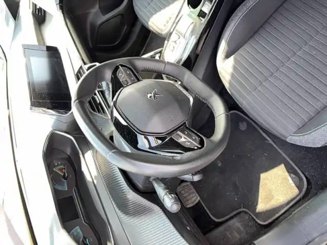 Peugeot 208 electrique 50 kwh 136ch — photo 3