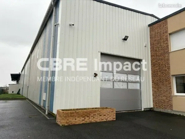 BUREAUX 817 m² BEZANNES