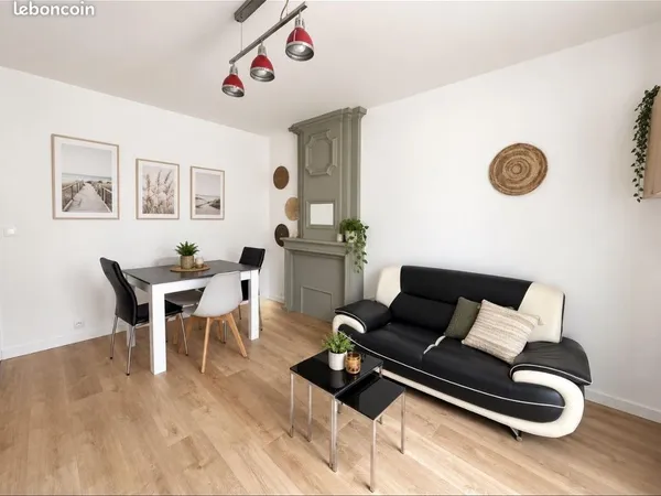 Duplex dans une rue du centre ville au calme