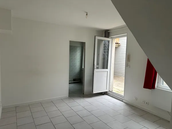 ROCHEFORT Centre ville, appart Type 2 duplex sur cour