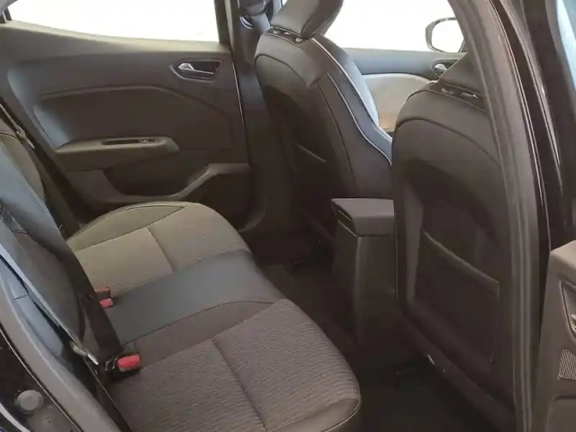 Renault Clio e-tech 140 - 21n — photo 64