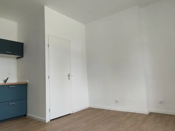 Studio (eau, électricité, chauffage inclus)