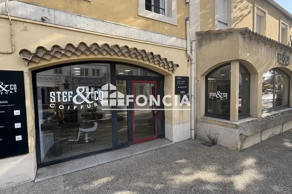 Local 1 pièce 126 m²