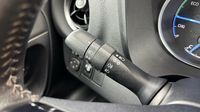 Toyota Yaris 100h Chic 5p — photo 26