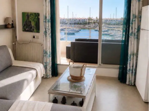 Vue mer exceptionnelle sur le port du Cap d'Agde en 1ere ligne belle terrasse - piscine - clim - asc