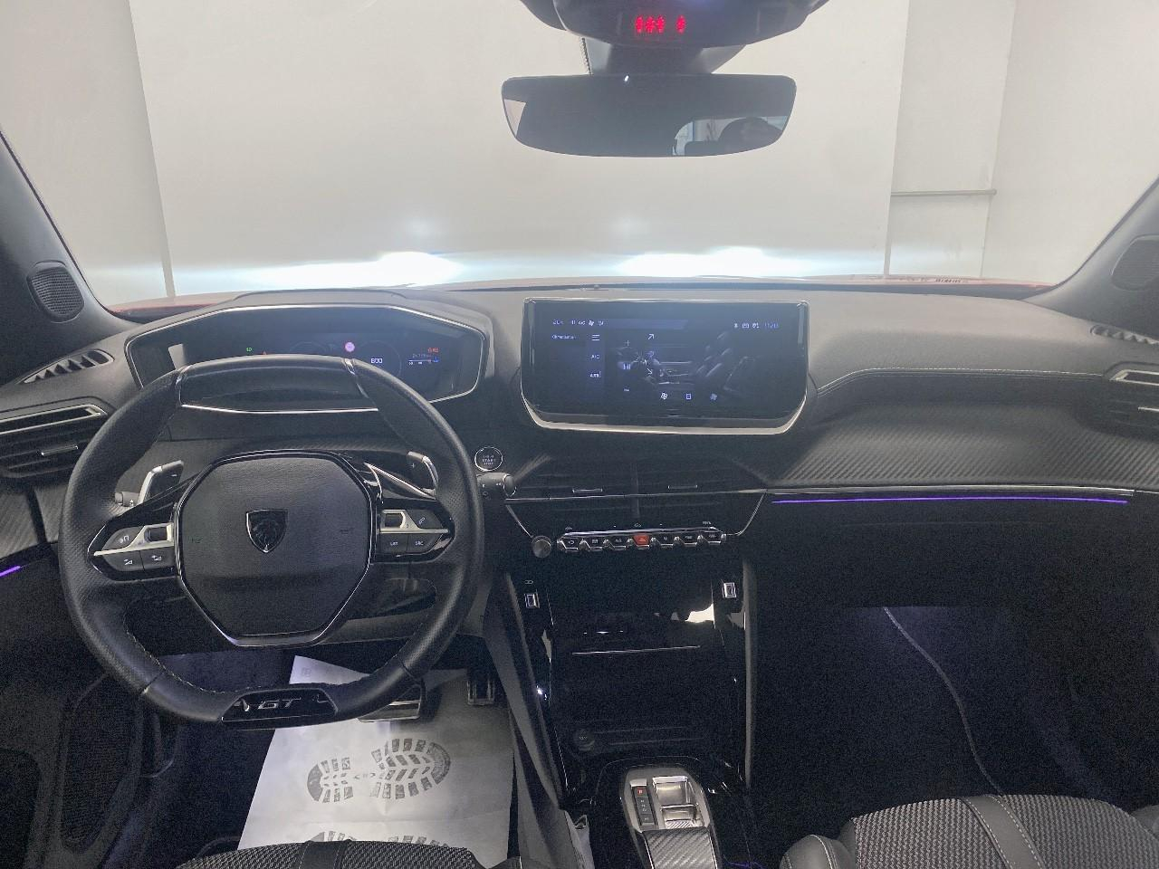 Peugeot 2008 puretech 130 s&s eat8 gt — photo 8