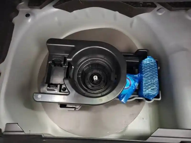 Peugeot 208 hybrid 100 e-dcs6 — photo 10