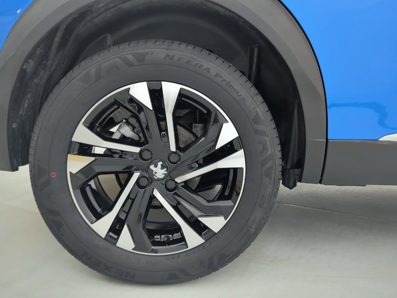 Peugeot 2008 puretech 130 s&s eat8 allure pack — photo 31
