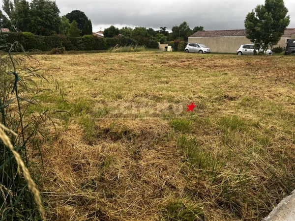 Terrain 676 m²