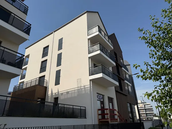 Local commercial 1 pièce 134 m²