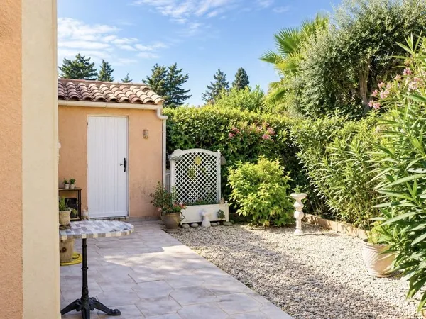 Fréjus Tour de Mare: Petite maison avec jardin plein sud et piscine collective