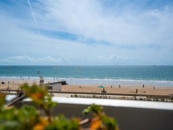 Appartement vue mer avec balcon dans l'emblématique résidence Les Vagues à La Baule